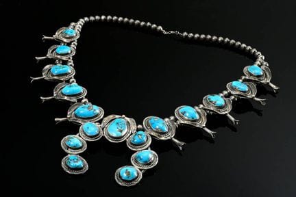 Collier ancien Navajo « Squash Blossom » en argent