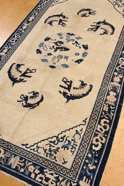 Tapis de Pékin représentant six lions « Fo » autou
