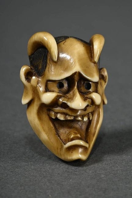 Netsuke en dent de morse « Masque de Hannya », ins