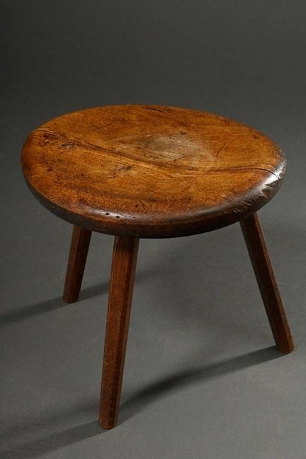 Piccolo sgabello rustico a tre gambe, alt. 34 cm, 