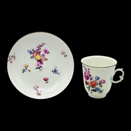 Tazza e piattino di Meissen, con bouquet floreale 