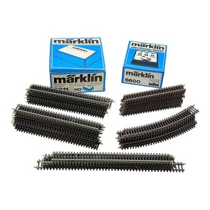 Set Märklin composto da circa 55 binari K, control