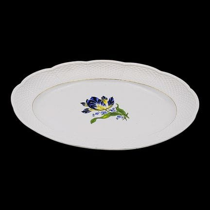 Meissen large oval platter, Neuosier shape, Blume 