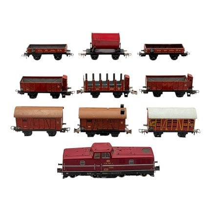 Tesmo diesel locomotive V 80 with nine Märklin goo