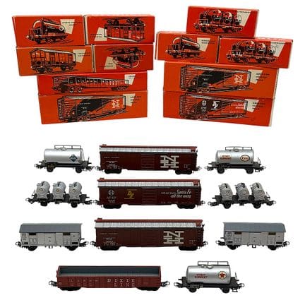 Set Märklin composto da undici vagoni merci in ver
