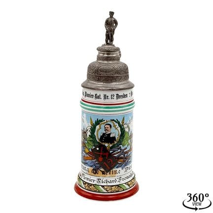德累斯顿第12号萨克森皇家工兵营预备役士兵纪念石，透光瓷，20世纪下半叶
瓷质，彩绘，釉面。 圆柱形