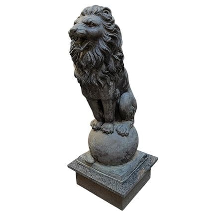 Rat, Grande leone seduto su una sfera, bronzo
Gran
