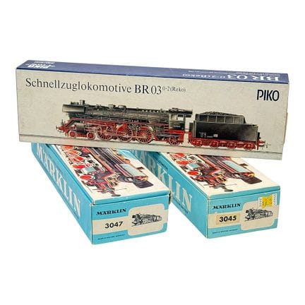 Märklin e PIKO, scartamento H0, tre locomotive a v