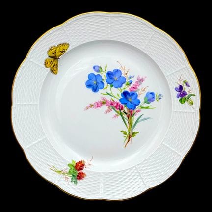Piatto di Meissen con motivi floreali naturalistic