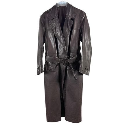 VEB Freiberger 皮革服装厂，带腰带和翻领的棕色皮大衣，东德，约1958至1960年
皮