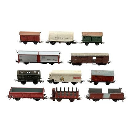 Märklin H0 set of eleven goods wagons with tarpaul