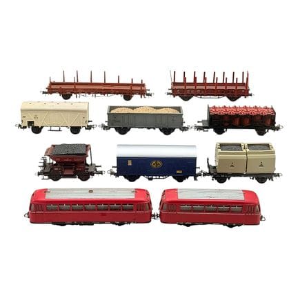 Märklin railbus VT 95 with trailer and eight goods