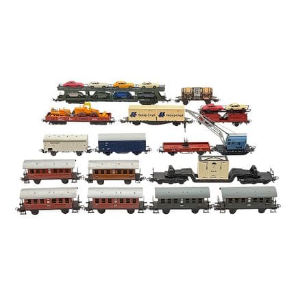 Märklin H0 set of fifteen wagons with car transpor