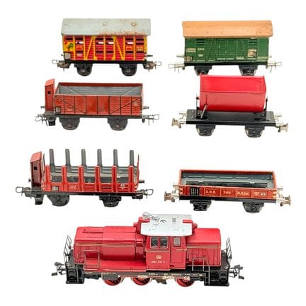 Märklin gauge H0 diesel shunter V 60 red with six 