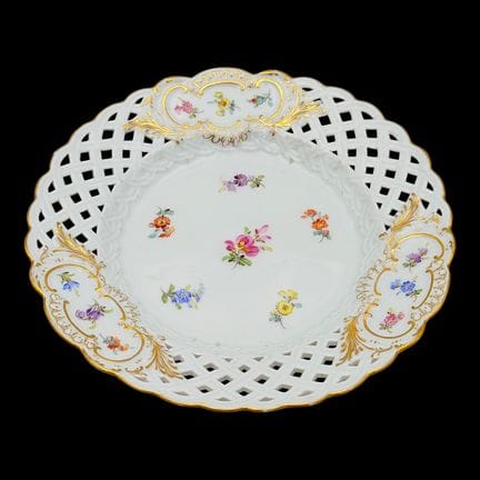 Meissen pierced plate, scattered flowers, rocaille