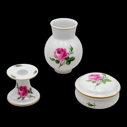 Vase, bougeoir et boîte à couvercle de Meissen, dé