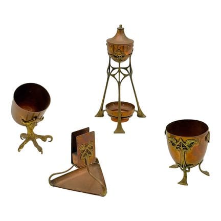 Quattro recipienti in stile Art Nouveau in rame e 