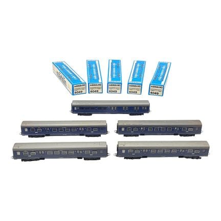 Märklin gauge H0 four express coaches and mail van