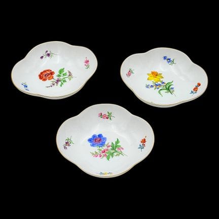 Meissen Three Dishes with Bunte Blume 2 and Gold R