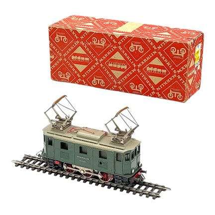 Märklin RSM 800 electric locomotive in green, two 