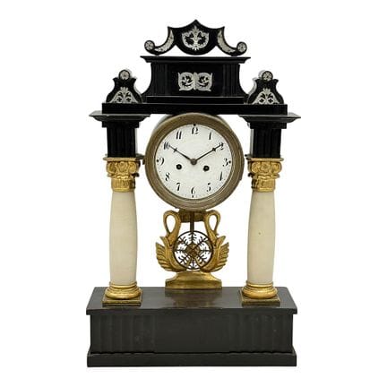 Reloj de columna con forma de pórtico, de madera e