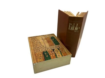 LA BIBLIA
HOSTIA
Publicado por Le Seuil
Dorado en 