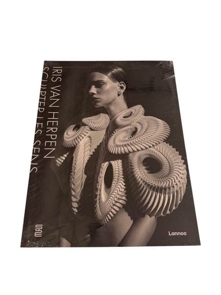 IRIS VAN HERPEN
Esculpir los sentidos
catálogo MAD