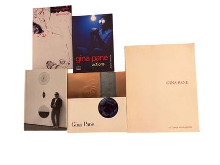 GINA PANE
- Gina Pane, La Chair ressuscitée, 1989
