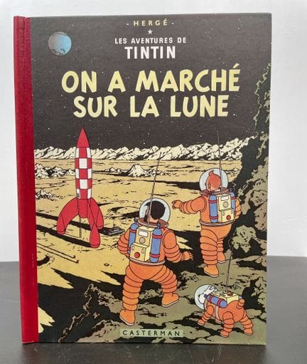 埃尔热。《登月记》。
图尔奈-巴黎，卡斯特曼出版社，[1954]。四开本，出版社彩色插图硬皮精装，红
