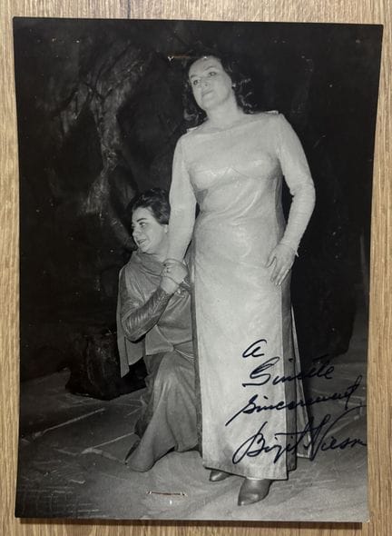 尼尔森（比尔吉特）（1918-2005）。瑞典著名女高音歌唱家，戏剧女高音，尤以演绎理查德·瓦格纳和