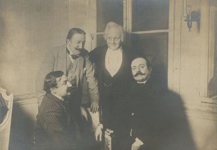 Politicians 
Group portrait featuring Maître Théod