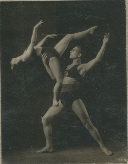 Ballet Russe
Danseurs russes, Moscou, c. 1930
Tira