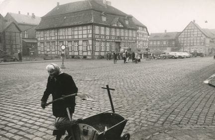 Rolf HERBERT GILLHAUSEN (1922-2004) 
La vieille fe