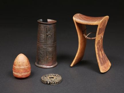 4 objets ethnographiques d'origines diverses
Sans 