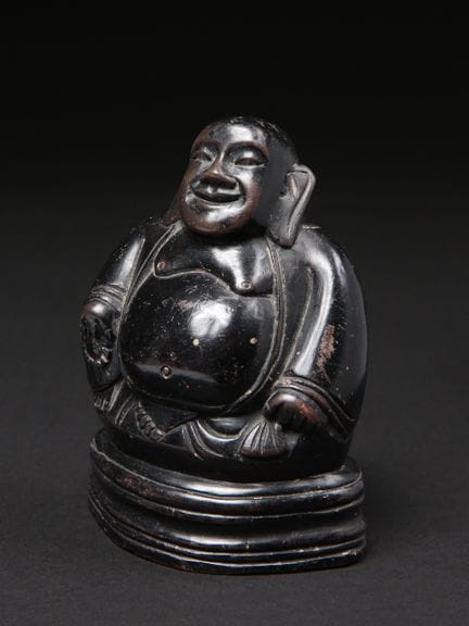 Statue de Budai assis
Chine
Sans socle / without b