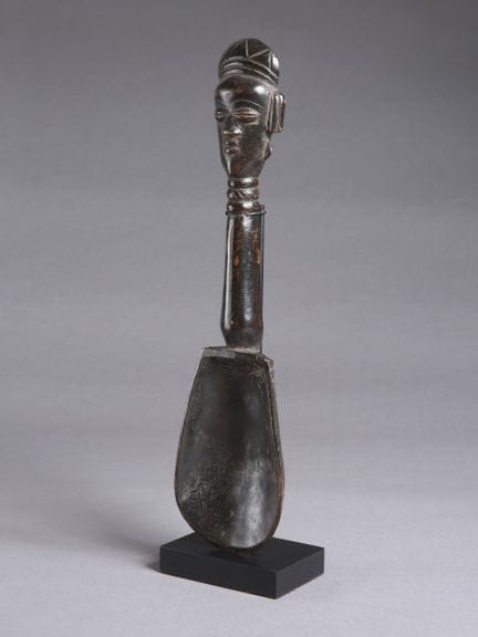 Spoon, "poloh"
Wè-Wobé. Ivory Coast
With base
Wood