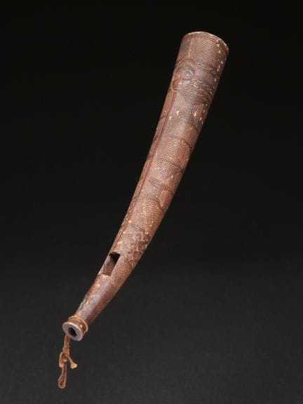 Prestigious Art Object, Querhorn
Carved. Ivory Coa