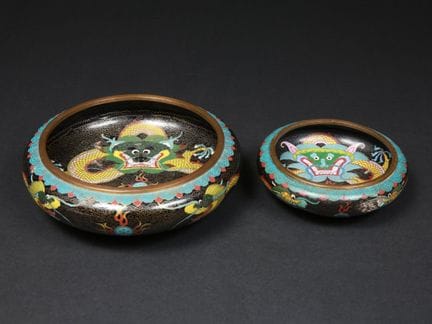 2 cuvettes à pinceaux en cloisonné ornées de motif