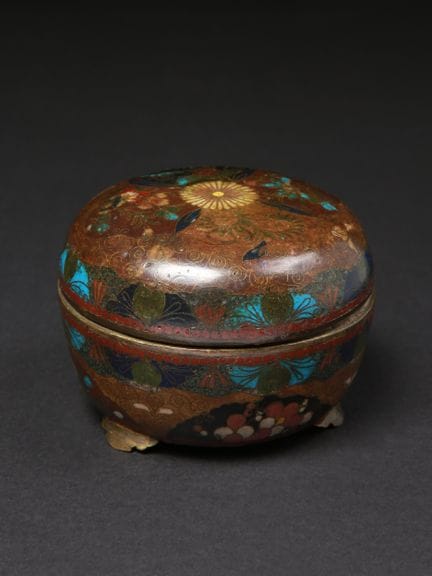 Boîte à couvercle en cloisonné
Période Meiji. Japo