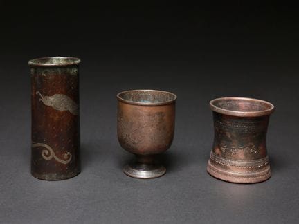 1 vase, une coupe et un récipient rituel « Panchap