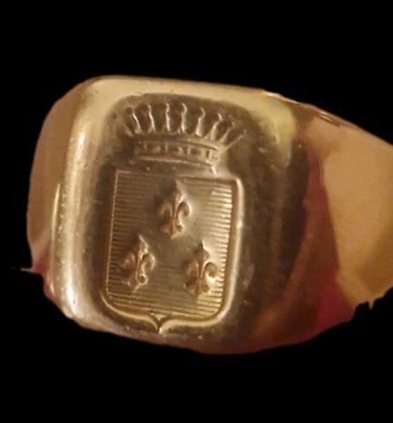 18k yellow gold signet ring, 750°/°°
Weight: 12.6 