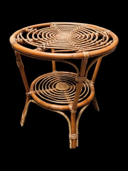 Tavolino in rattan curvato e tinto, con piano circ