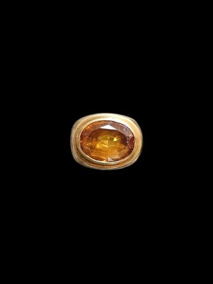 Chevallière ring in 18k yellow gold 750°/°° set wi