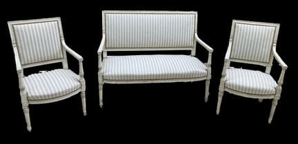 Living room furniture made of molded wood and repa