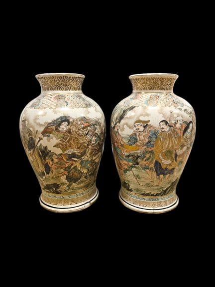 JAPAN
Pair of baluster-shaped Satsuma vases made o