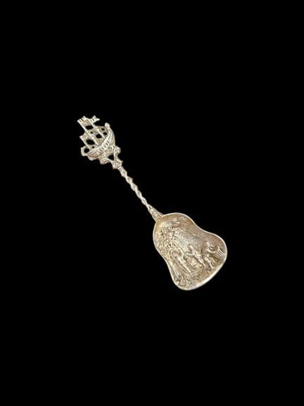800 silver sugar spoon decorated with a harvest sc
