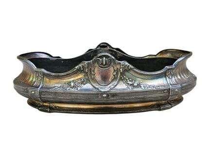 Silver plated metal planter with zinc trim 
L. 44 
