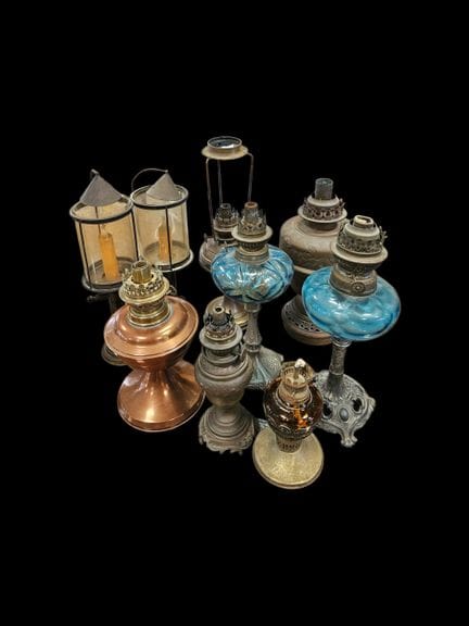Set of nine kerosene lamps
H: 37 cm (the largest)