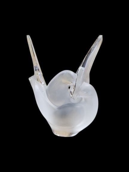 LALIQUE
Sparrow Vase
H. 20.5, W. 18 cm