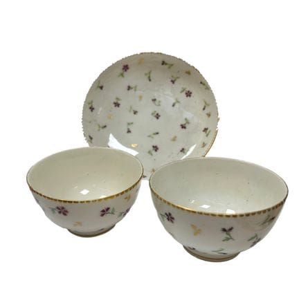 NYONS. Late 18th century
Two bowls and a saucer ma